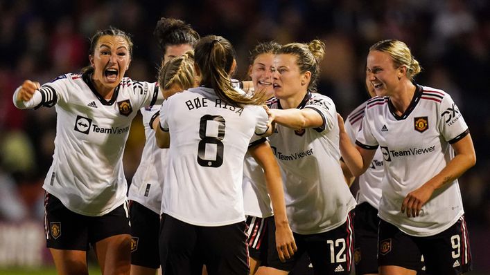 Millie Turner scored an injury-time winner for WSL leaders Manchester United at Aston Villa