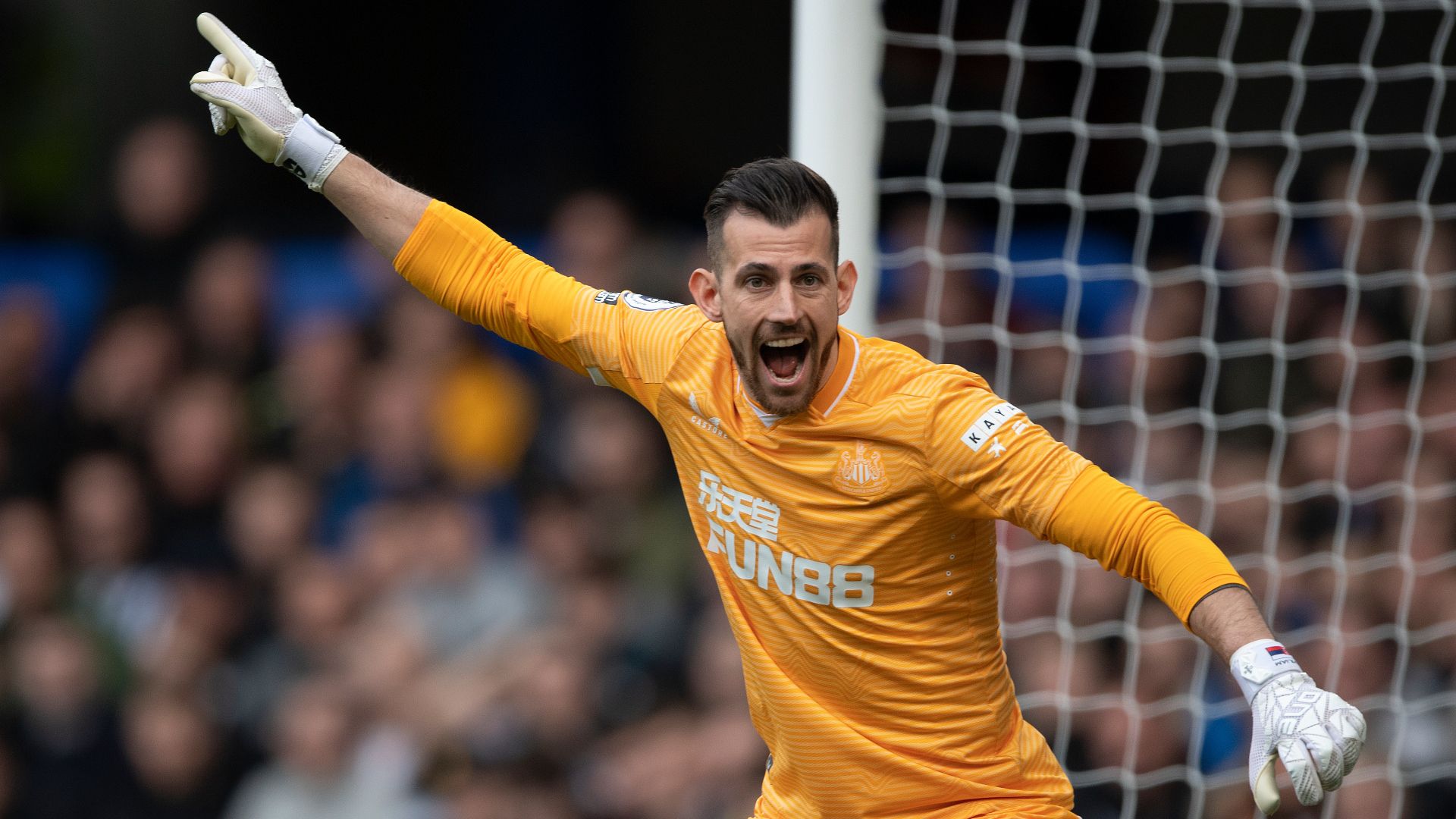 Manchester United Sign Newcastle Goalkeeper Martin Dubravka On Season ...