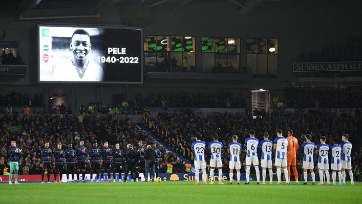 Clubs around the world have paid tribute to Pele