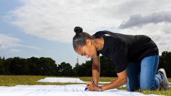Rachel Yankey signed a message of support for the Lionesses created by KIND, proud partners of the England team