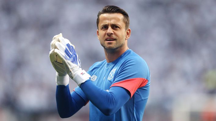 Lukasz Fabianski has extended his stay at West Ham