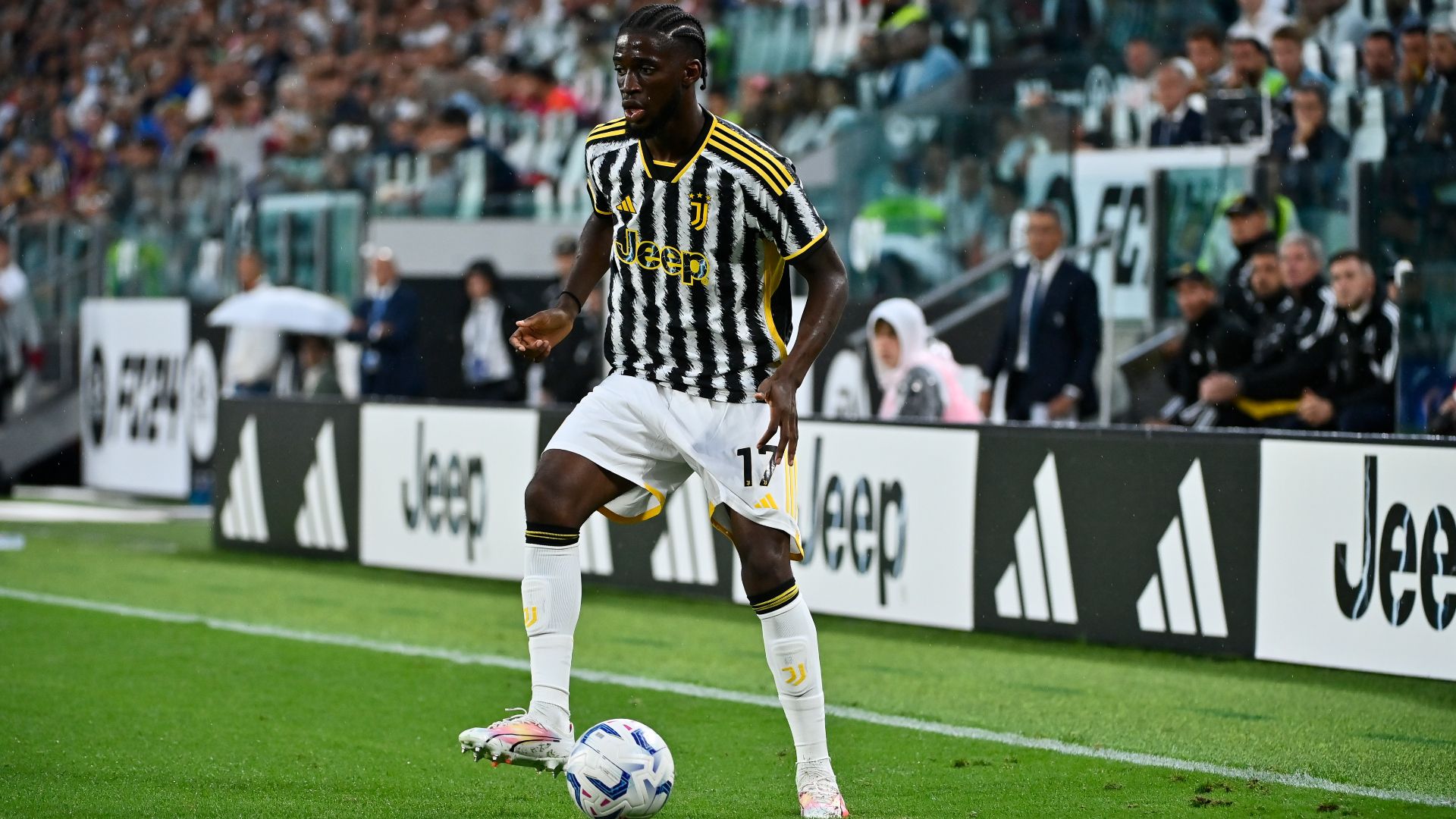 Spurs Eye Juventus Ace Samuel Iling-Junior | LiveScore