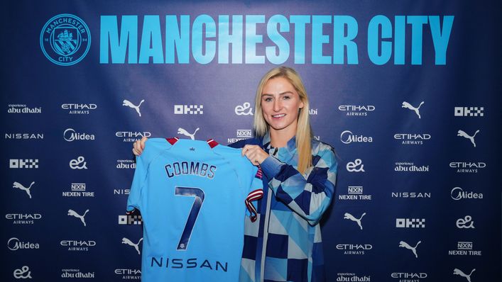Laura Coombs has signed a new Manchester City contract