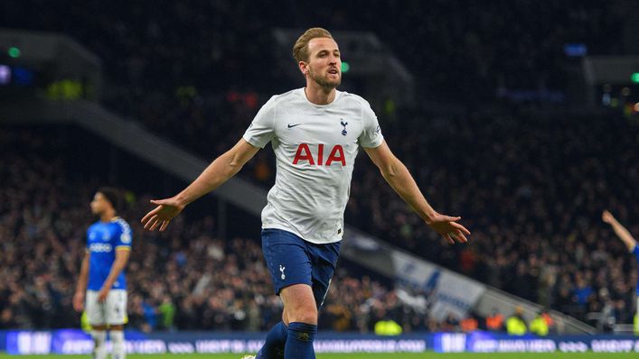 Harry Kane and Tottenham travel to Manchester United in a blockbuster clash on Saturday evening