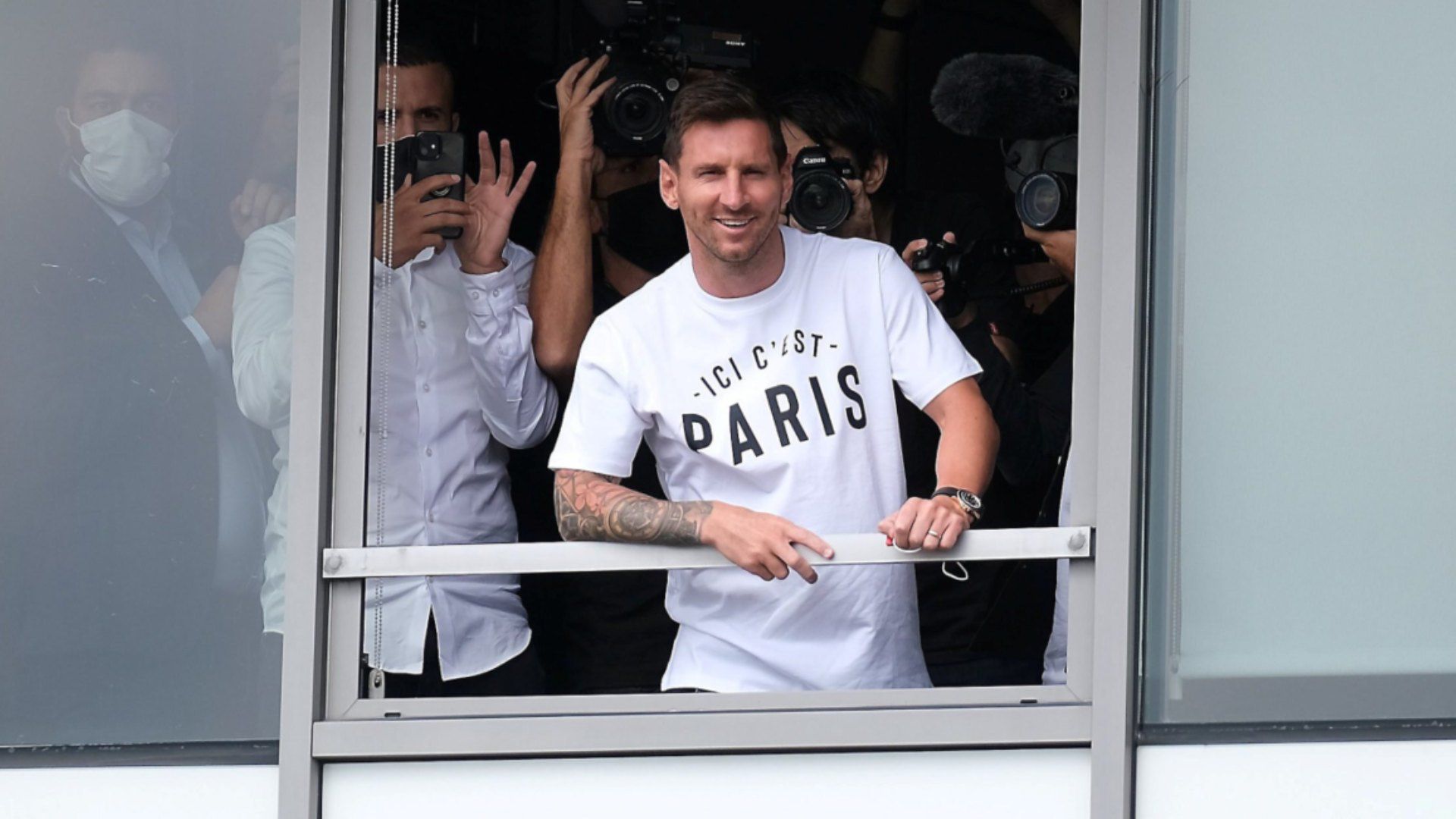 Lionel Messi Completes Paris Saint-Germain Transfer | LiveScore