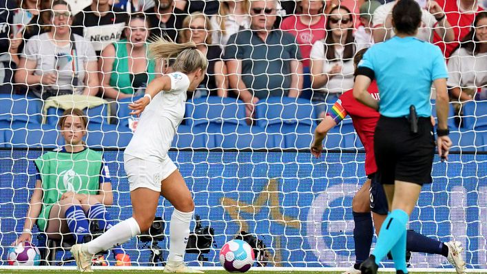 Lauren Hemp taps home England's second from close range