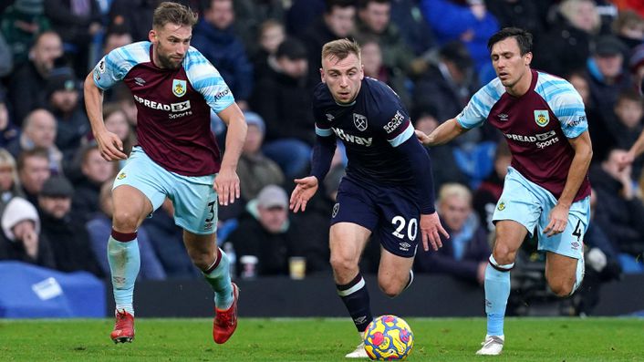 West Ham came away from Burnley with a point following a goalless draw