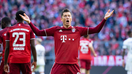 Robert Lewandowski goes in search of a record-breaking 18th Bundesliga goal on the road this weekend