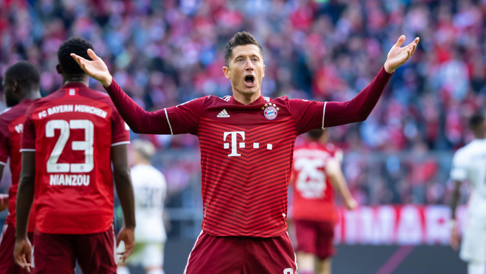 Robert Lewandowski goes in search of a record-breaking 18th Bundesliga goal on the road this weekend