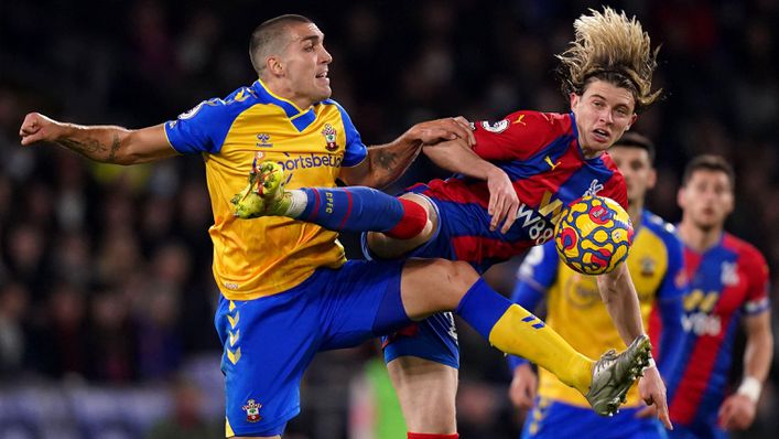 Southampton's Oriol Romeu and Crystal Palace's Conor Gallagher battle for the ball