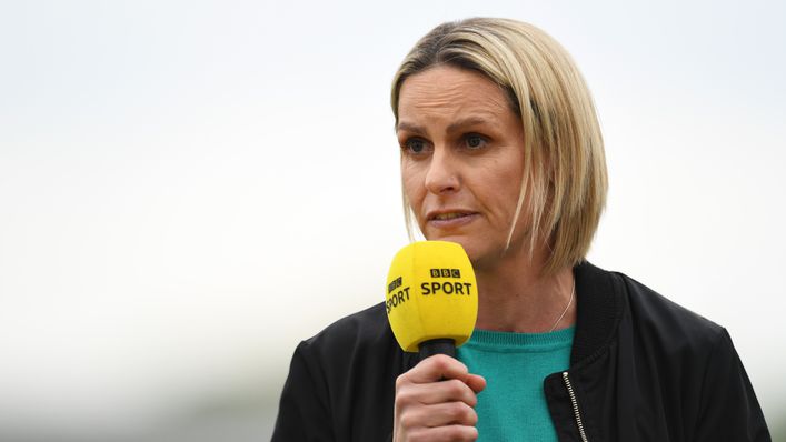 Former Arsenal forward Kelly Smith thinks the WSL's title race will go down to the final few games
