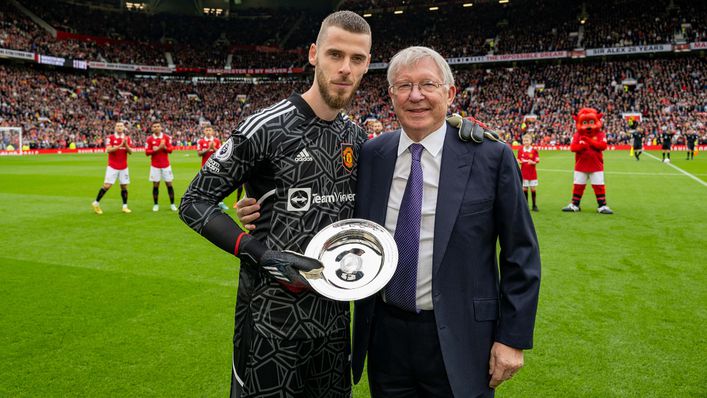 David de Gea accepted an award from former boss Alex Ferguson on the day of his 500th appearance for Manchester United