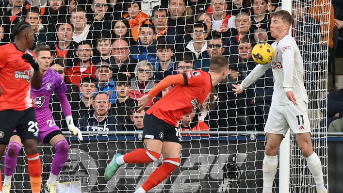 Rasmus Hojlund's improvised finish double Manchester United's lead