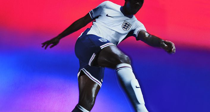 英格兰队的全新主场球衣是对经典三狮军团设计的现代演绎