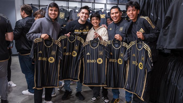 Fans can now purchase Los Angeles FC's new primary kit (Credit: @LAFC)
