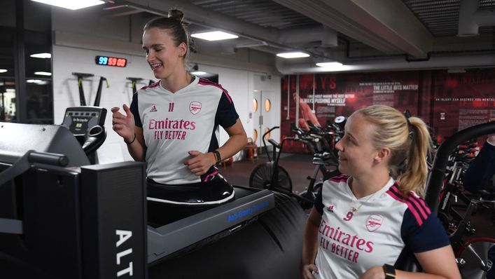 Vivianne Miedema and Beth Mead both suffered bad knee injuries last season
