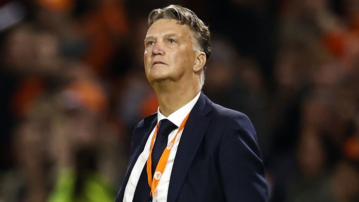 Netherlands boss Louis van Gaal has raised eyebrows with his choice of goalkeepers