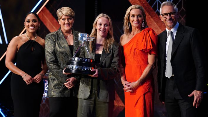 Beth Mead shared the stage with some famous faces as she received her SPOTY award