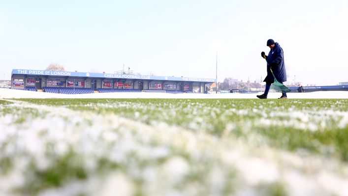 Chelsea's clash with Liverpool went ahead following a pitch inspection before kick-off