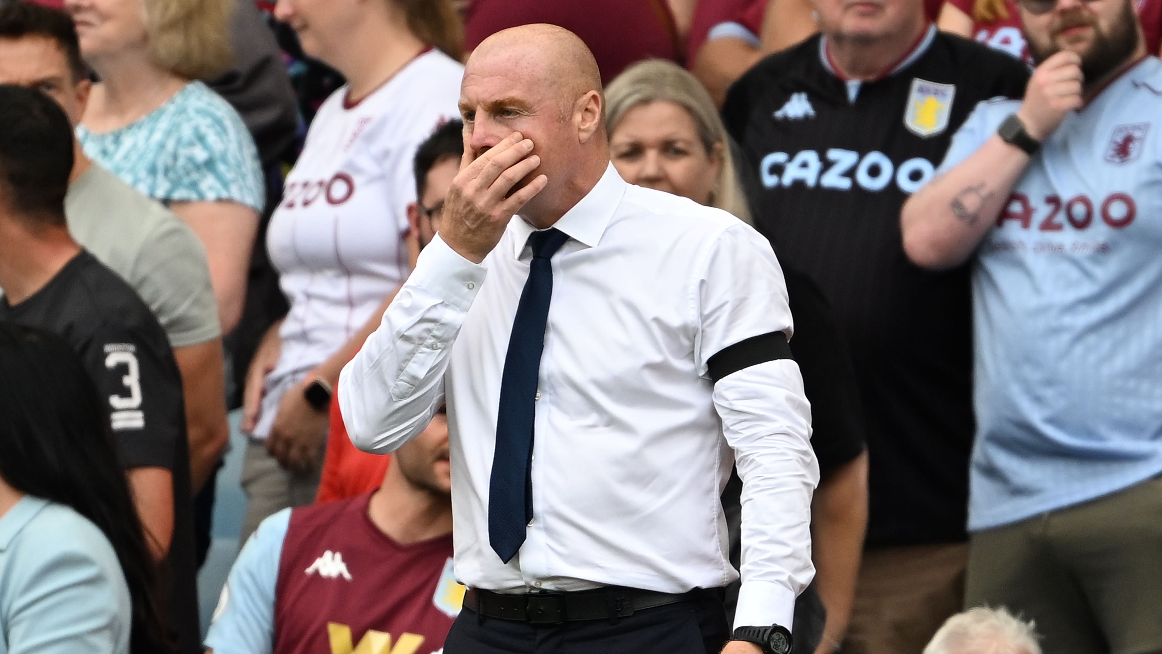 Dele Alli makes a point to Sean Dyche on return to Everton for pre