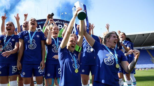 Chelsea lift their fourth successive Women's Super League title
