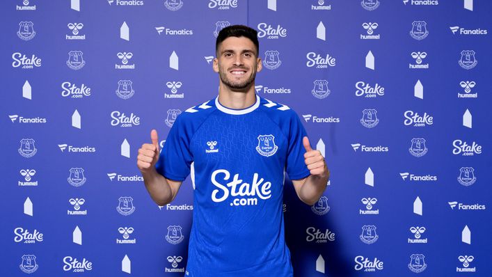 Ruben Vinagre has joined Everton on a season-long loan from Sporting