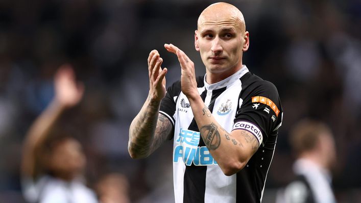 Jonjo Shelvey is in talks over a move to Nottingham Forest