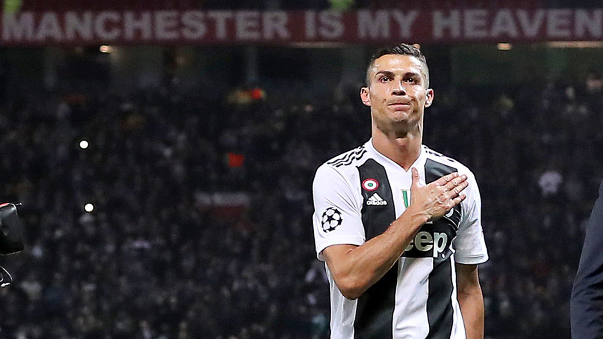 Cristiano Ronaldo completes transfer to Man Utd from Juventus